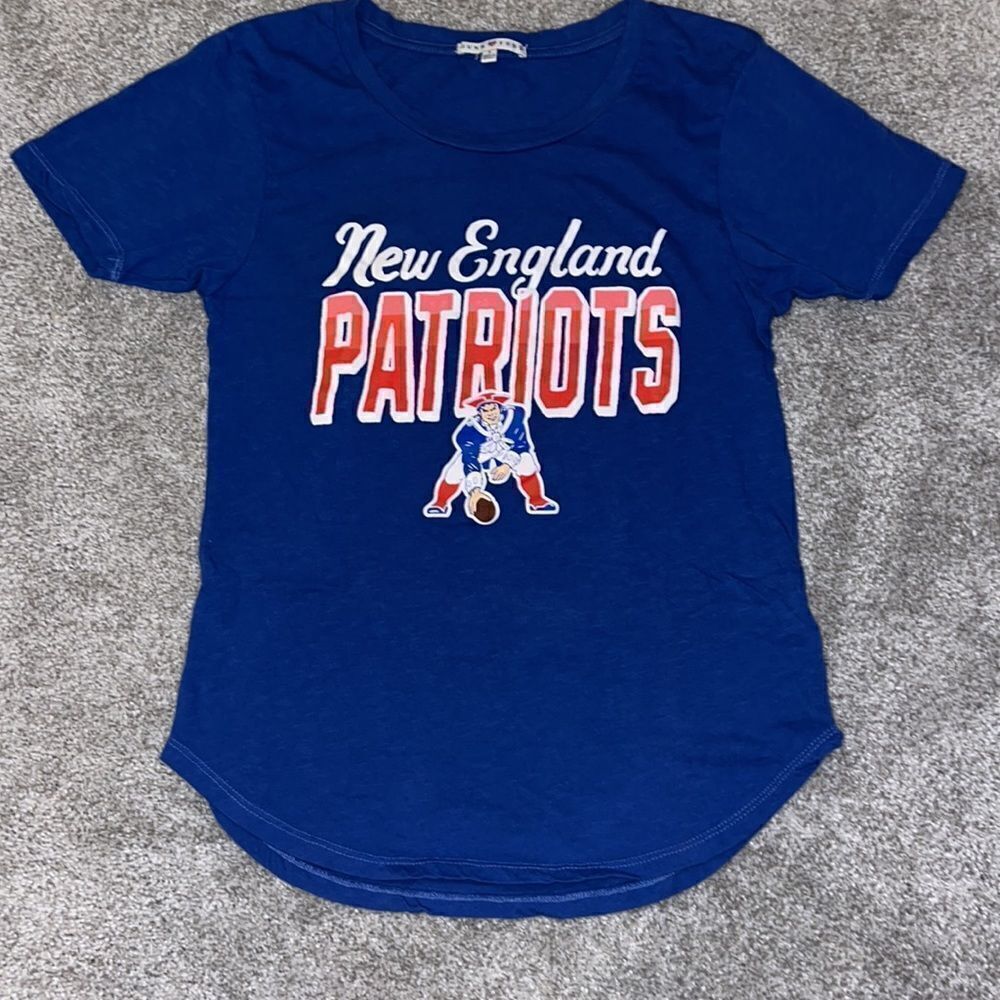 Woman’s New England Patriots Blue Minuteman Pete Pat T shirt jersey style S